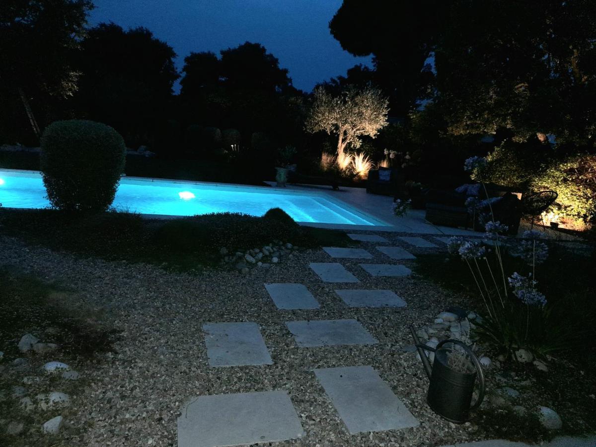 La Mathilde Bed and Breakfast Villeneuve-lès-Avignon Exteriör bild
